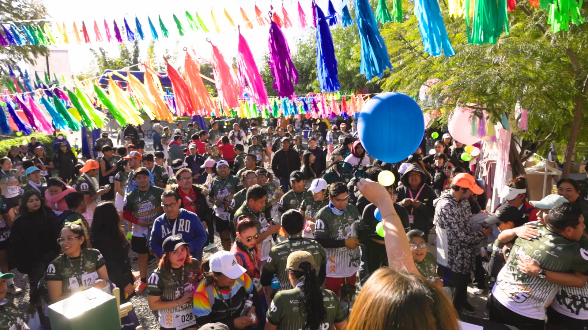 Corredores en la salida de una carrera matutina